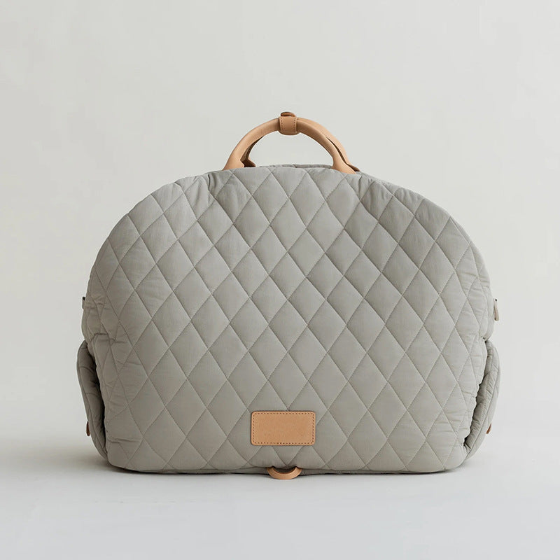 Chic Pet Handbag – Perfect for Outdoor Adventures with Your Furry Friend